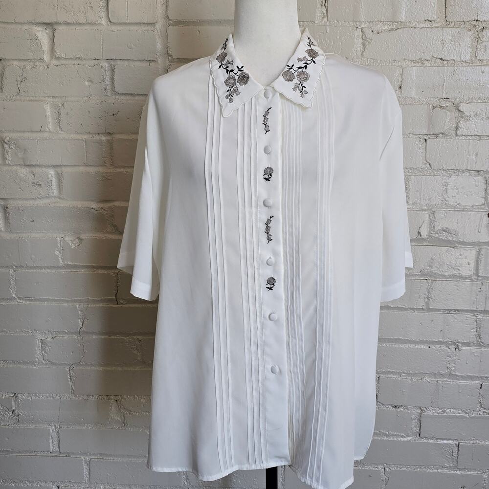 Vintage 90s Coquette Embroidered Blouse┃White & Pleated┃Cottagecore Office Wear